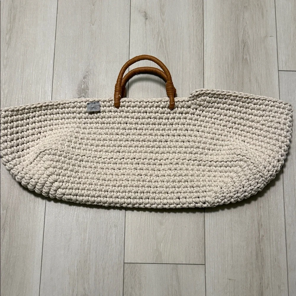 Women’s Elegant Cream Woven Tote Bag approx 28 x 7” - Picture 4 of 8